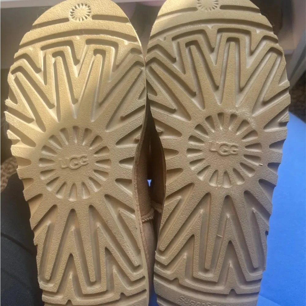 UGG Mini II Tan Boots - Picture 6 of 6